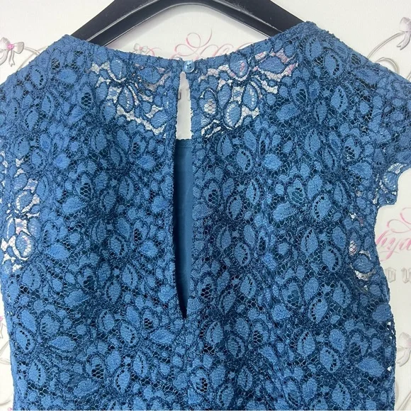 Talula Aritzia tank top lace navy blue keyhole opening tshirt tank top shirt - Picture 4 of 6